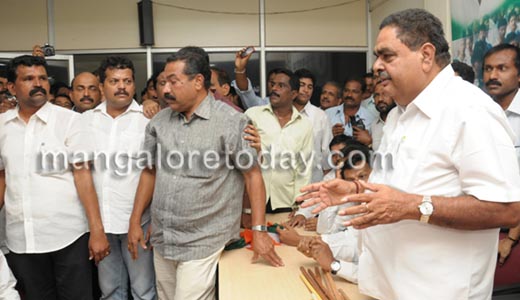 Congress Fight in Mangalore